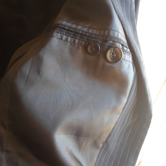 Gorgeous pinstripe blazer/suit jacket - Picture 6 of 7
